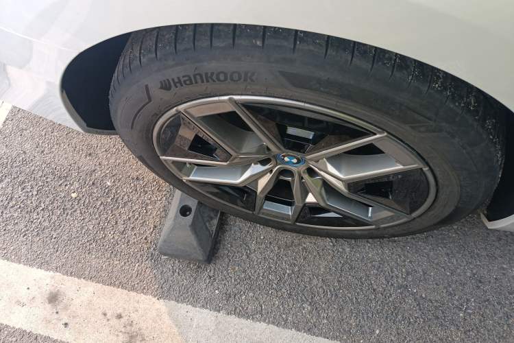 Used BMW i5 2024 eDrive 35L Prestige Luxury Package Right Rear Wheel Hub