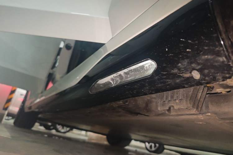Used BMW i5 2024 eDrive 35L M Sport Package Right Side Sill