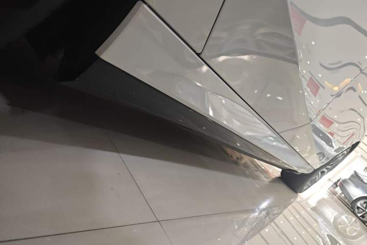 Used BMW i5 2024 eDrive 35L Luxury Model with M Sport Package Right Side Sill