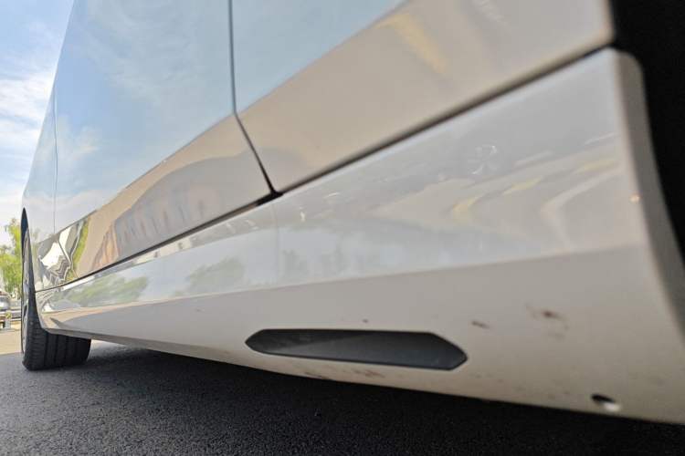 Used BMW i5 2024 eDrive 35L Luxury Package Right Side Sill