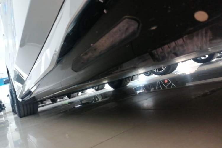 Used BMW i5 2024 eDrive 35L Luxury Model with M Sport Package Right Side Sill