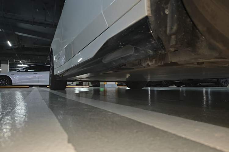 Used BMW i5 2024 eDrive 35L M Sport Package Right Side Sill