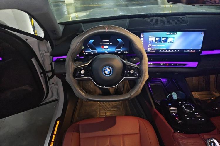 Used BMW i5 2024 eDrive 35L Luxury Package Steering Wheel