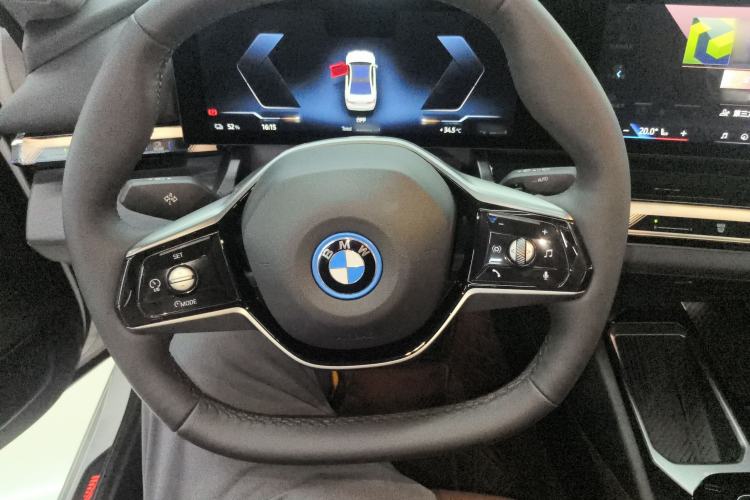 Used BMW i5 2024 eDrive 35L Luxury Package Steering Wheel