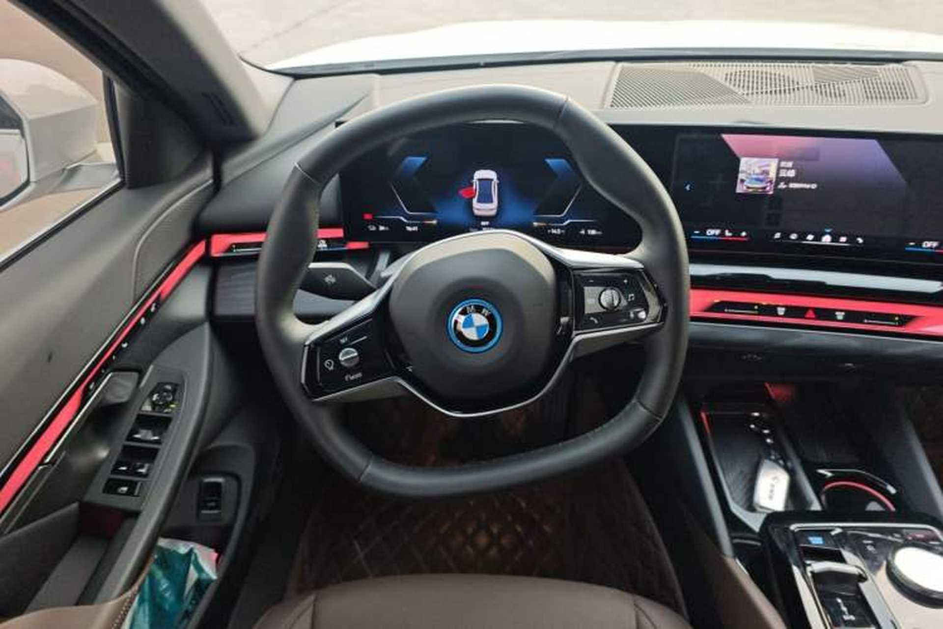 Used BMW i5 2024 eDrive 35L Luxury Package Steering Wheel