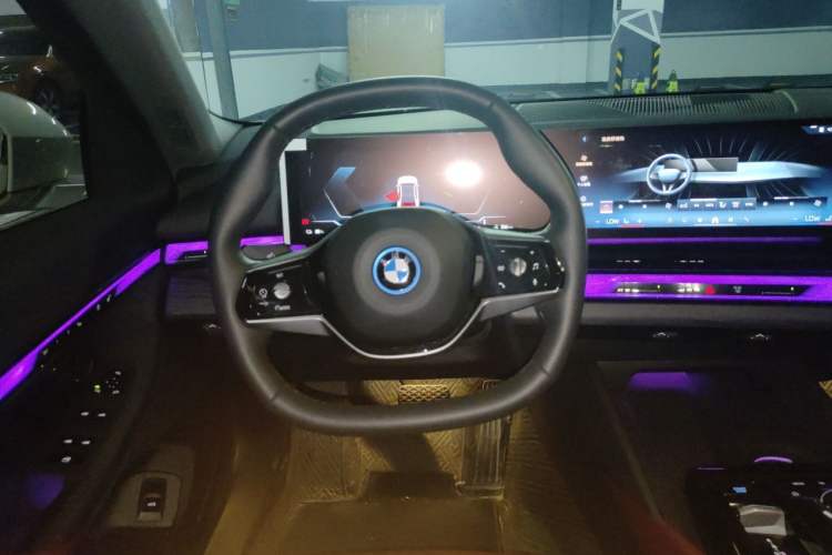 Used BMW i5 2024 eDrive 35L Luxury Package Steering Wheel