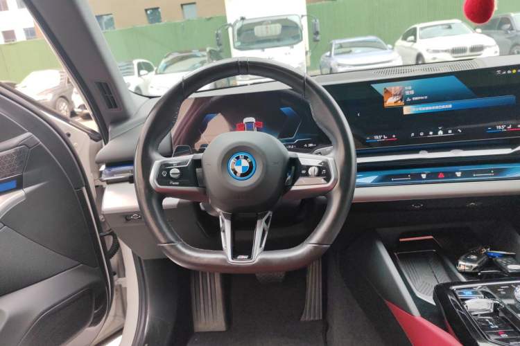 Used BMW i5 2024 eDrive 35L Luxury Model with M Sport Package Steering Wheel