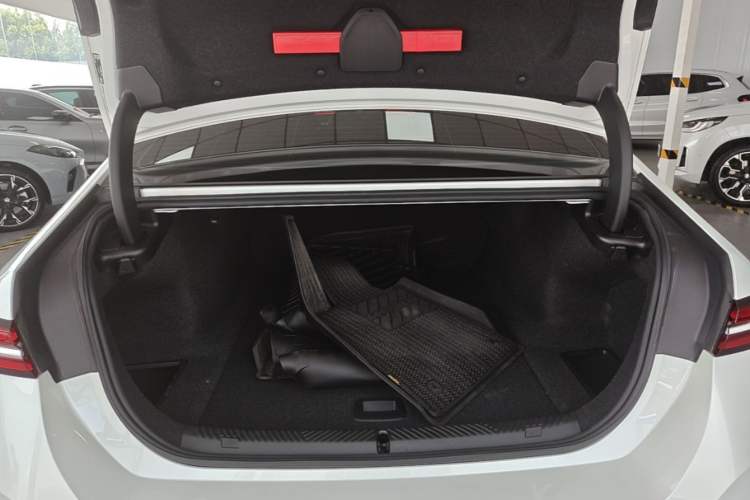 Used BMW i5 2024 eDrive 35L Luxury Model with M Sport Package Trunk