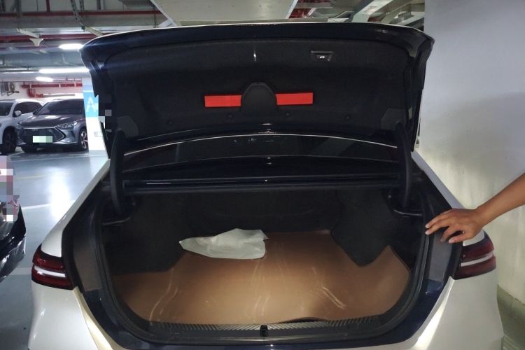 Used BMW i5 2024 eDrive 35L Luxury Package Trunk