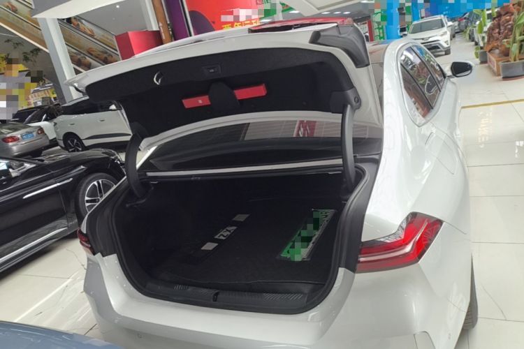 Used BMW i5 2024 eDrive 35L Luxury Package Trunk