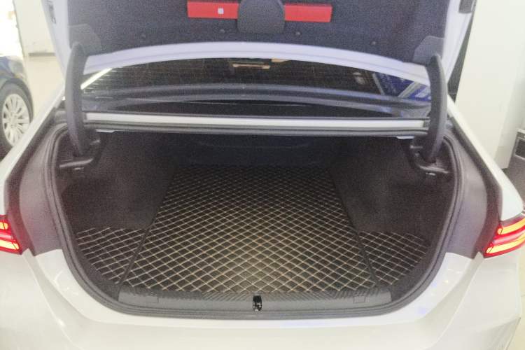 Used BMW i5 2024 eDrive 35L Luxury Package Trunk