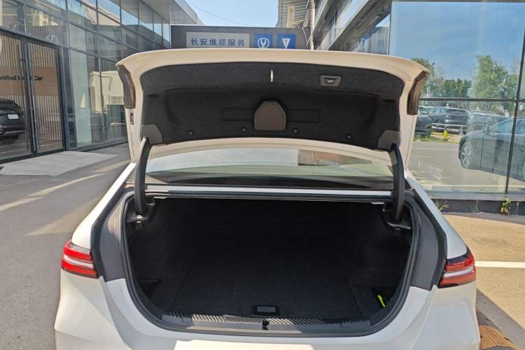 Used BMW i5 2024 eDrive 35L Luxury Package Trunk
