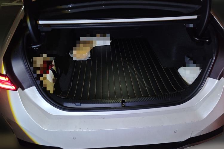 Used BMW i5 2024 eDrive 35L M Sport Package Trunk