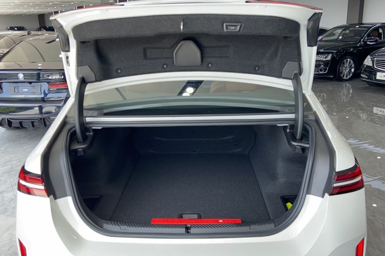 Used BMW i5 2024 eDrive 35L M Sport Package Trunk