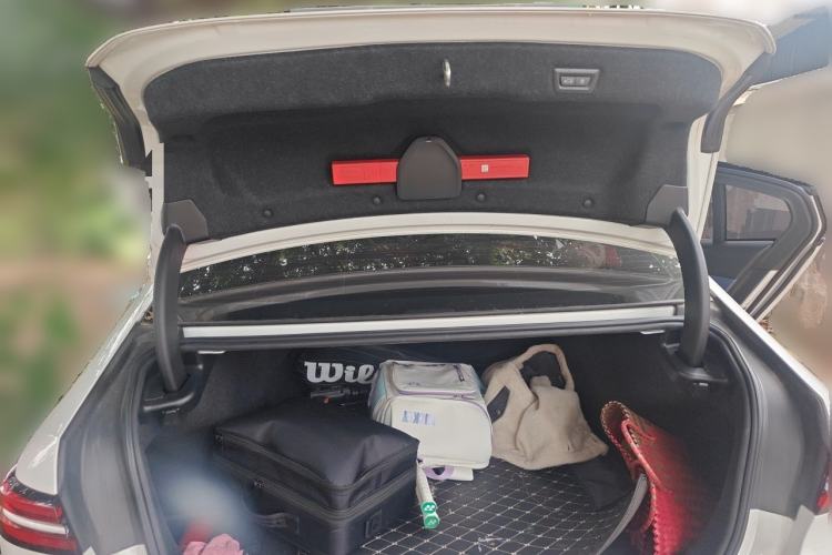 Used BMW i5 2024 eDrive 35L Luxury Package Trunk