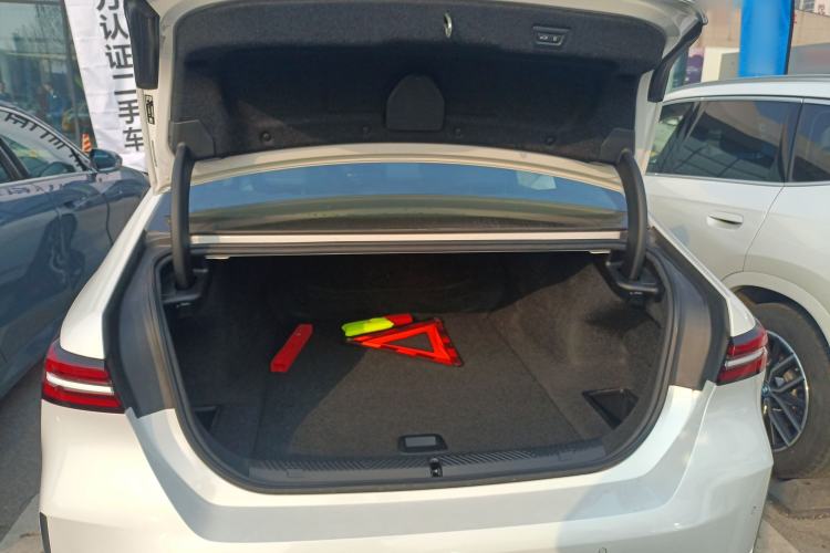 Used BMW i5 2024 eDrive 35L Prestige Luxury Package Trunk