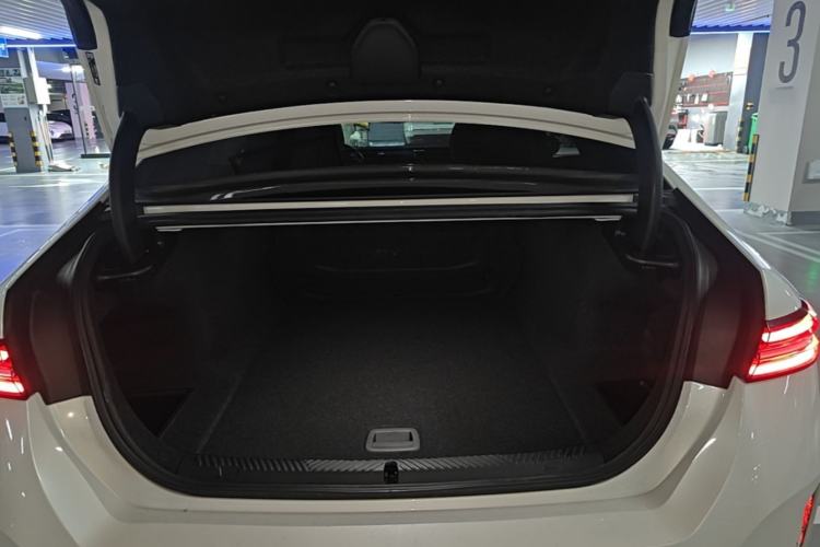 Used BMW i5 2024 eDrive 35L M Sport Package Trunk