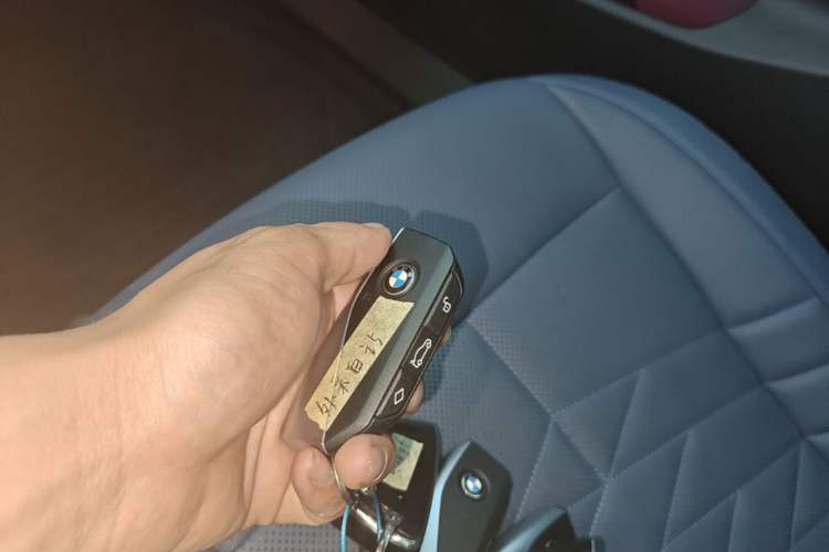 Used BMW i5 2024 eDrive 35L Luxury Model with M Sport Package Vehicle Key