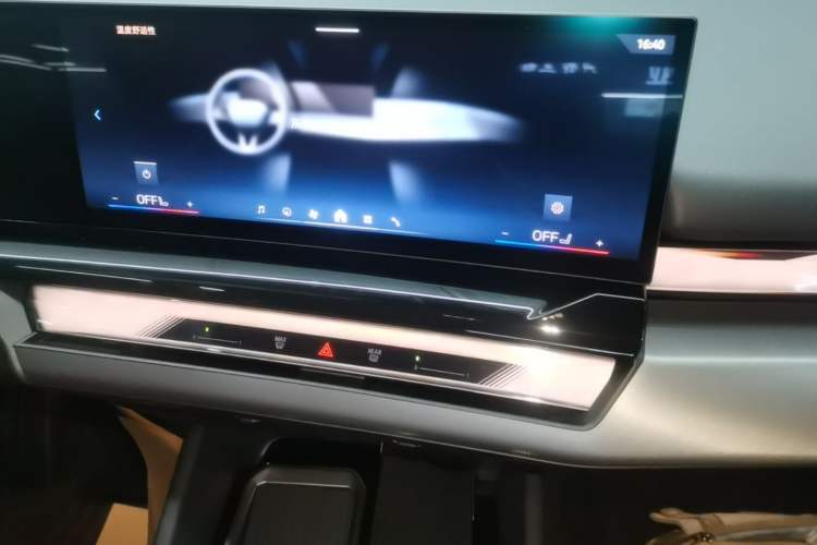 Used BMW i5 2025 eDrive 40L M Sport Package Audio And AC Panel