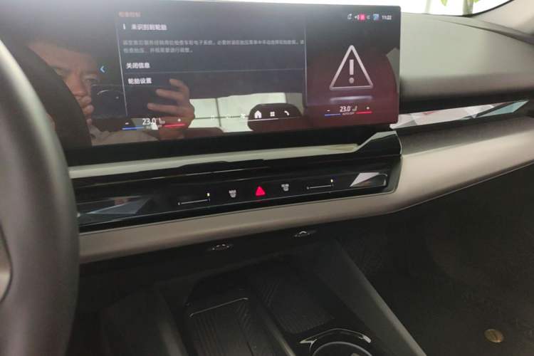 Used BMW i5 2025 eDrive 35L M Sport Package Audio And AC Panel