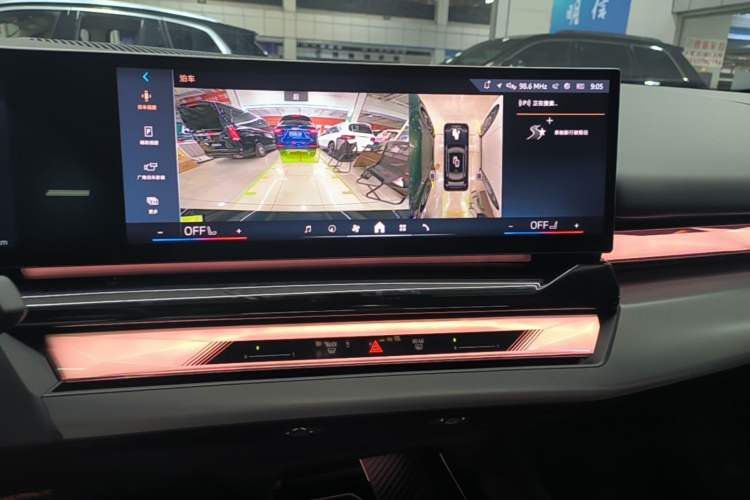Used BMW i5 2025 eDrive 40L M Sport Package Audio And AC Panel