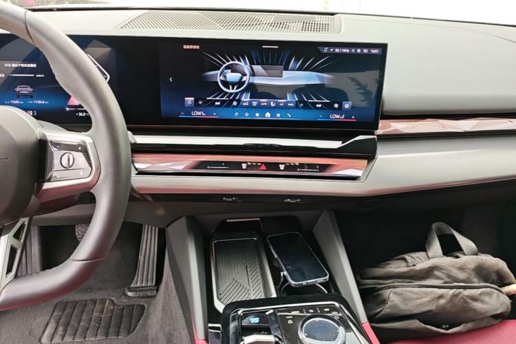 Used BMW i5 2025 eDrive 35L M Sport Package Audio And AC Panel