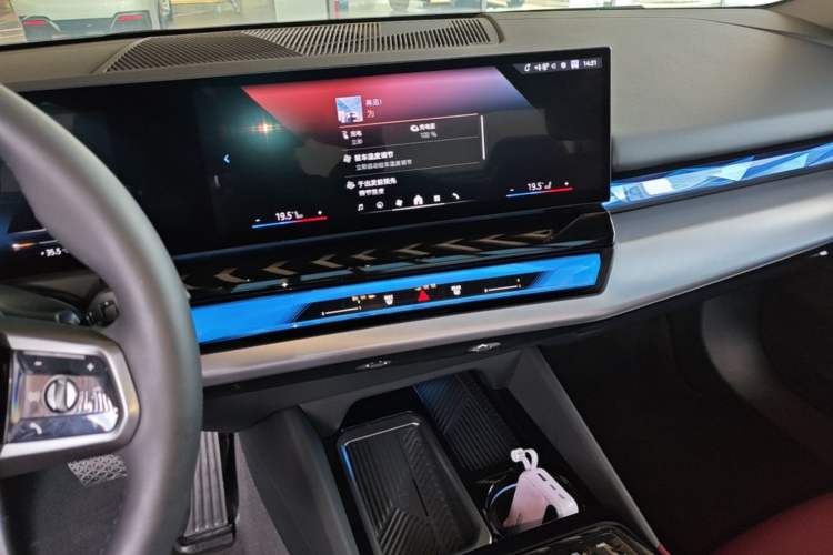 Used BMW i5 2025 eDrive 35L M Sport Package Audio And AC Panel