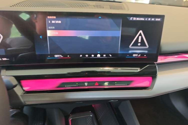 Used BMW i5 2025 eDrive 40L M Sport Package Audio And AC Panel