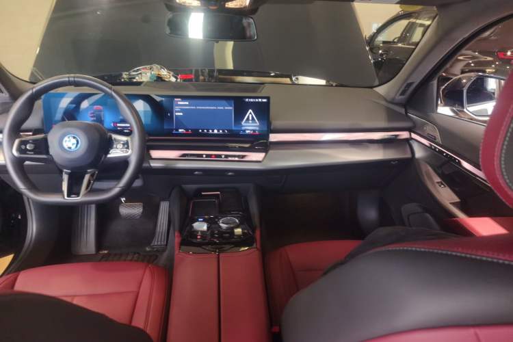 Used BMW i5 2025 eDrive 40L M Sport Package Audio And AC Panel
