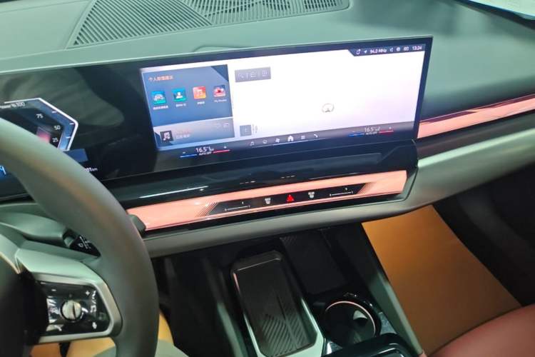 Used BMW i5 2025 eDrive 40L M Sport Package Audio And AC Panel