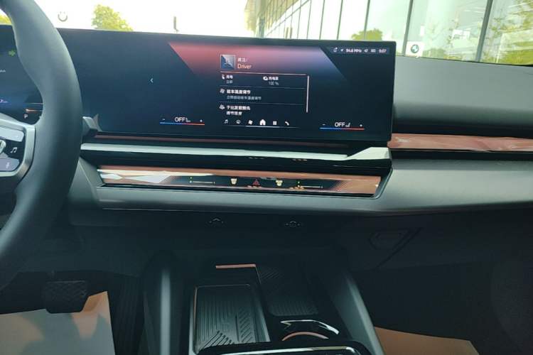 Used BMW i5 2025 eDrive 35L M Sport Package Audio And AC Panel