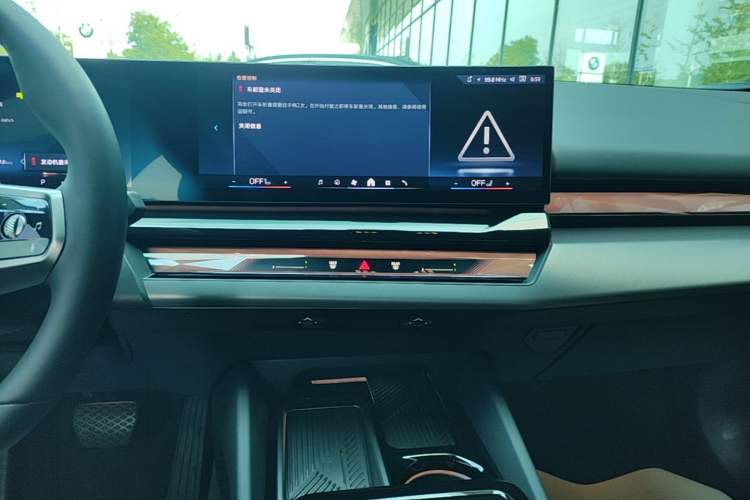 Used BMW i5 2025 eDrive 35L M Sport Package Audio And AC Panel