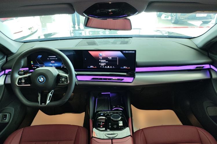 Used BMW i5 2025 eDrive 35L M Sport Package Center Console