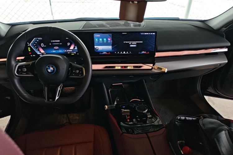 Used BMW i5 2025 eDrive 35L M Sport Package Center Console