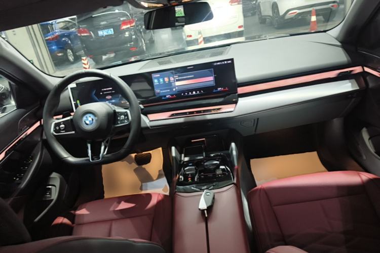 Used BMW i5 2025 eDrive 40L M Sport Package Center Console
