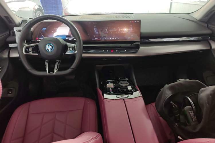 Used BMW i5 2025 eDrive 35L M Sport Package Center Console