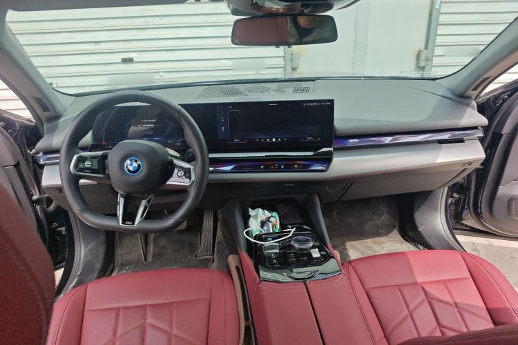 Used BMW i5 2025 eDrive 35L M Sport Package Center Console