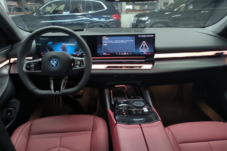 Used BMW i5 2025 eDrive 40L M Sport Package Center Console