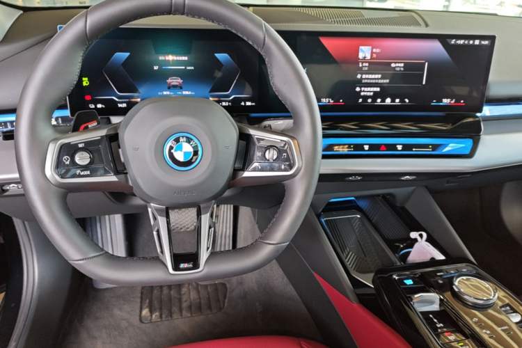 Used BMW i5 2025 eDrive 35L M Sport Package Center Console
