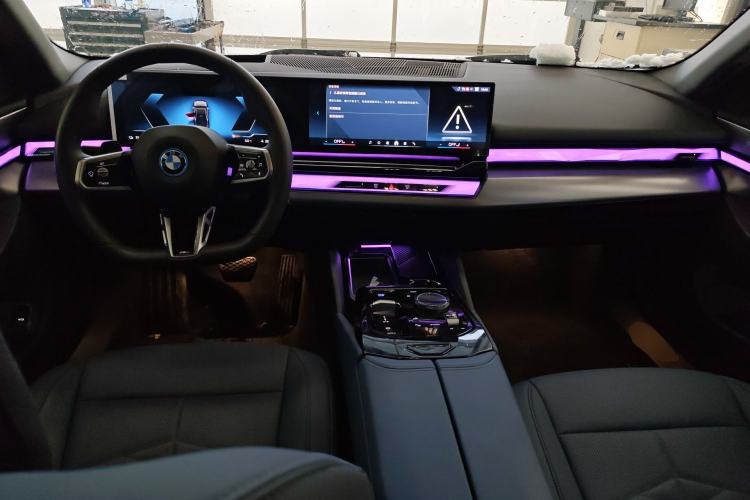 Used BMW i5 2025 eDrive 40L M Sport Package Center Console