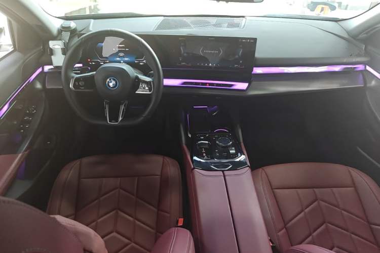 Used BMW i5 2025 eDrive 35L M Sport Package Center Console