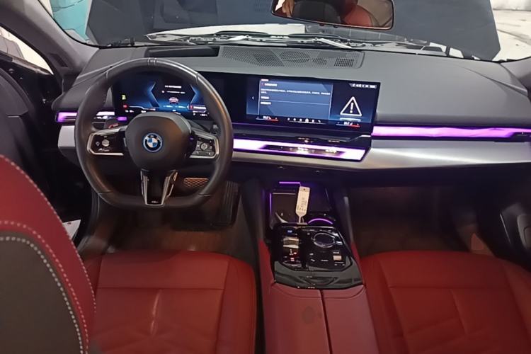Used BMW i5 2025 eDrive 40L M Sport Package Center Console
