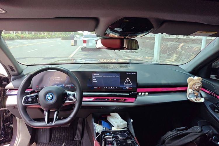 Used BMW i5 2025 eDrive 35L M Sport Package Center Console