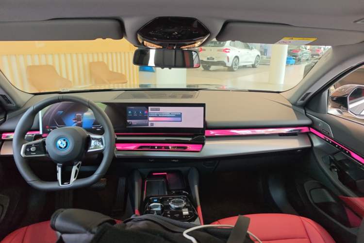 Used BMW i5 2025 eDrive 40L M Sport Package Center Console