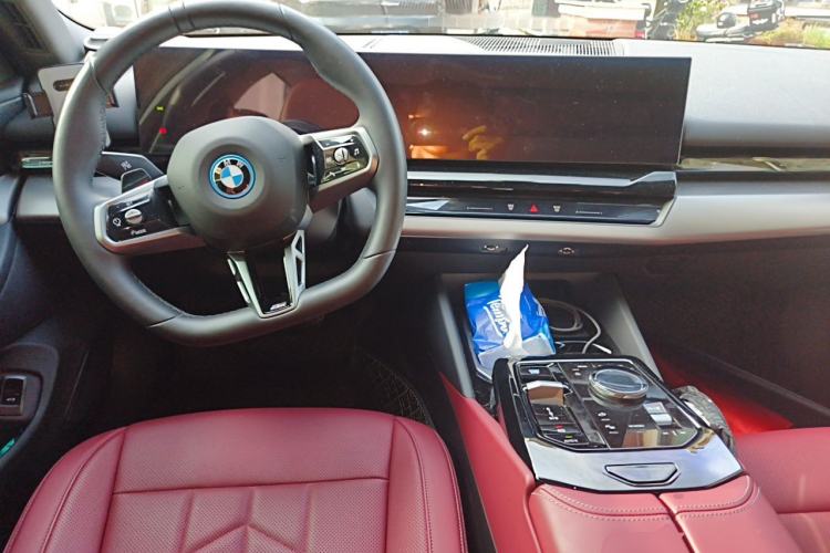 Used BMW i5 2025 eDrive 35L M Sport Package Center Console