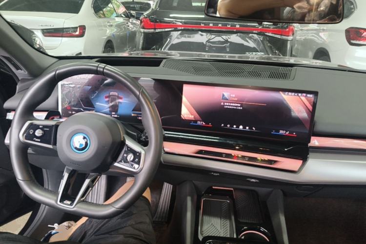 Used BMW i5 2025 eDrive 40L M Sport Package Center Console