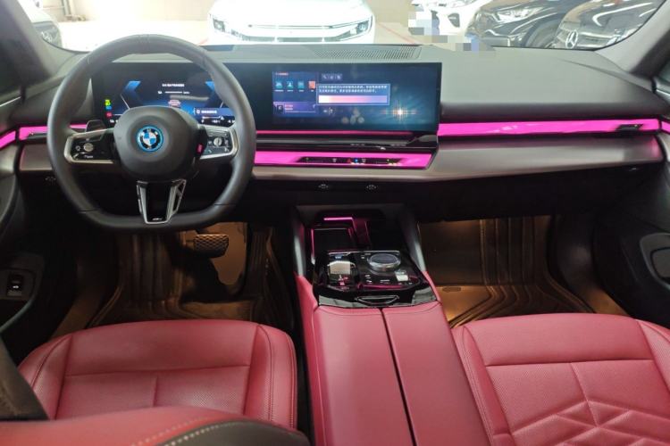 Used BMW i5 2025 eDrive 40L M Sport Package Center Console