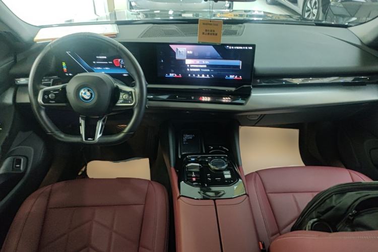 Used BMW i5 2025 eDrive 35L M Sport Package Center Console