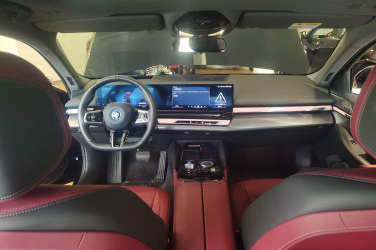 Used BMW i5 2025 eDrive 40L M Sport Package Center Console