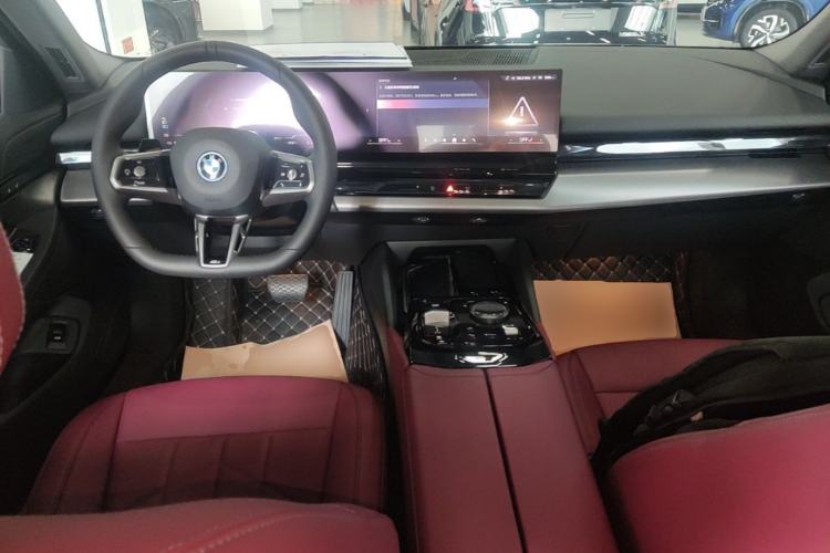 Used BMW i5 2025 eDrive 35L M Sport Package Center Console